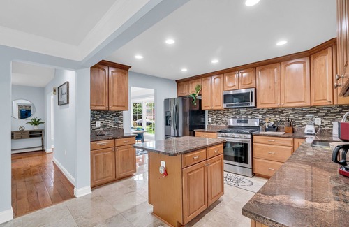 Oak Hill House | Elegant Home- City View/IAD Airport/Prime Location