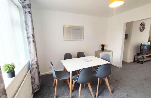 Blyth Apartment | Elegant Home, Near The Beach