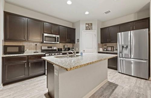 Round Rock Apartment | Elegant Home with Cozy Vibes