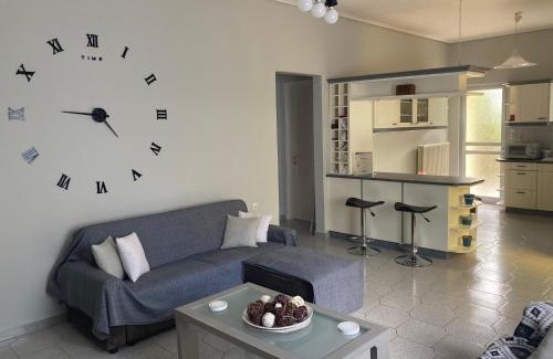 Egira House | Elegant house by the sea with pool