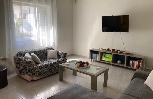 Egira House | Elegant house by the sea with pool