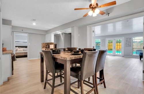 Ponderosa Forest House | Elegant Houston Getaway w/Private Pool & Grill