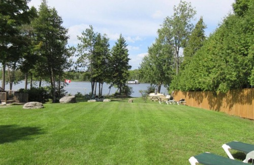 Youngs Point Apartment | Elegant Kawartha Suite Retreat at the Lake Edge Cottages!
