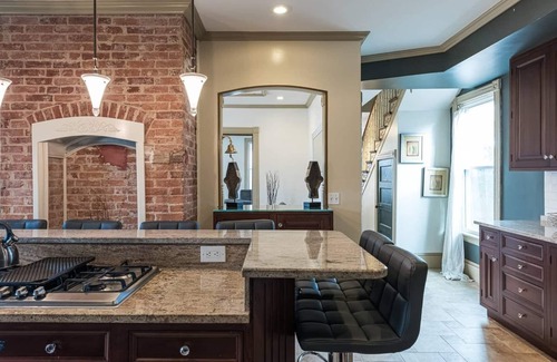 Washington House | Elegant, King Bed, Privacy, Free Parking