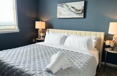 Ballston Apartment | Elegant King Suite Metro DC