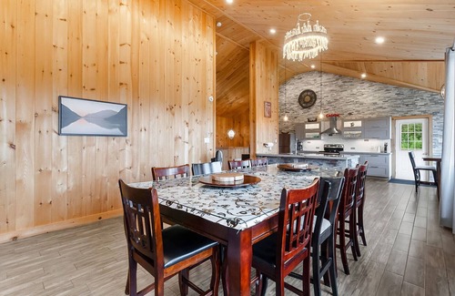 Val-des-Lacs Ski Chalet | Elegant Lake Front Chalet near Mont-Tremblant. SPA, pool table, BBQ, trampoline