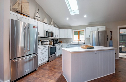 Swanton House | Elegant Lakefront Retreat w/Pool & Theater