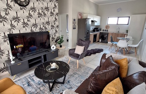 Boksburg Apartment | Elegant lifestyle gateawaynnCozy and stylish Apartment in Lifestyle Estate!nn