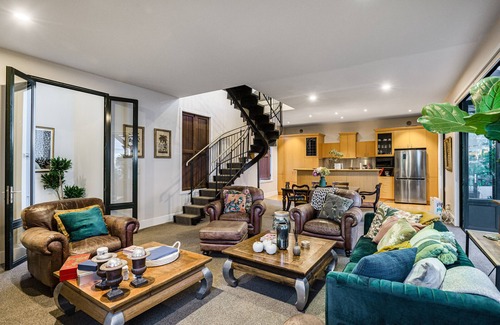 St. Mary's Bay House | Elegant light-filled retreat - minutes to city, Ponsonby, harbour and cafes.