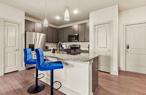 Southside Apartment | Elegant Lux 2BR Condo: Pool, Balconynn