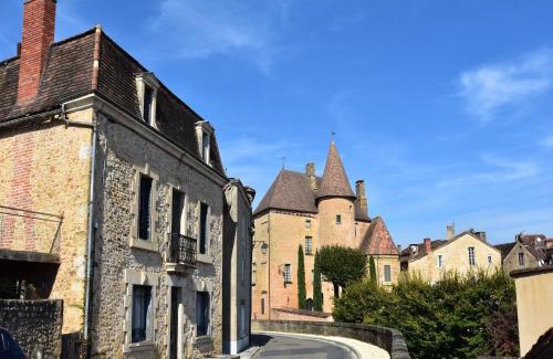 Pays-de-Belves House | Elegant Mansion Stay in Belvès