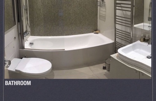 West Kensington Apartment | Elegant Modern 1 Bedroom Apartment in Central London