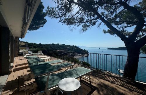 Portovenere Apartment | Elegant modern and bright flat with splendid terrace overlooking the sea and Palmaria Island Modern designer interior accommodates up to six people