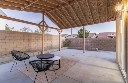 Palmdale House | Elegant Modern Home - 4Bd/2.5Ba in Palmdale