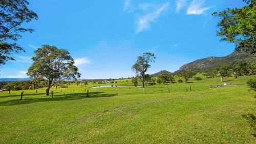 Gloucester House | Elegant & Modern Home - Retreat In Gloucester Tranquil Rural Escape With Pool & Views
