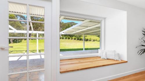 Gloucester House | Elegant & Modern Home - Retreat In Gloucester Tranquil Rural Escape With Pool & Views