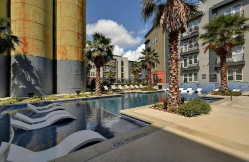 King William Apartment | Elegant Modern Studio mins from Riverwalk