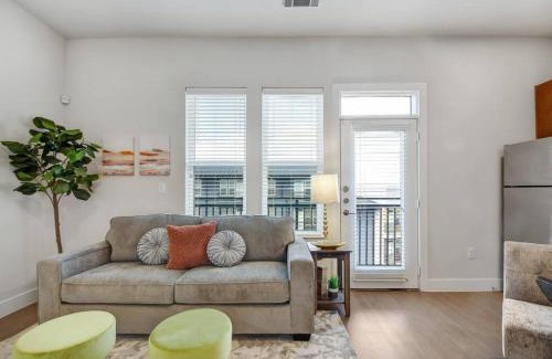 King William Apartment | Elegant Modern Studio mins from Riverwalk