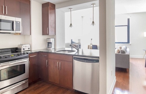 Mount Vernon Triangle Apartment | Elegant Mount Vernon 1BR w/ Gym + 2 Pools near Chinatown, by Blueground