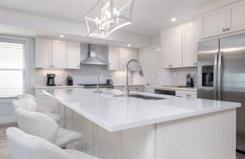 Fairfield House | ELEGANT NEW 4 BEDROOM WATERFRONT HOUSE- SUMMER DREAM