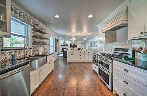 Oklahoma City House | Elegant NW Oklahoma City Home w/Spacious Yard