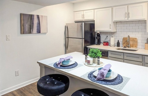 Huntsville Apartment | Elegant Oasis Studio Retreat Central Safe Location WiFi, AC,