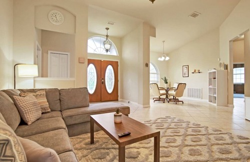 Ocala House | Elegant Oasis - Unwind in Luxury