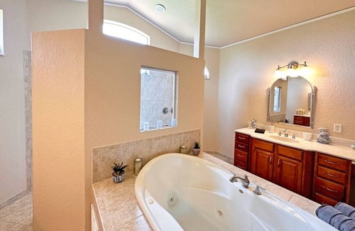 Ocala House | Elegant Oasis - Unwind in Luxury