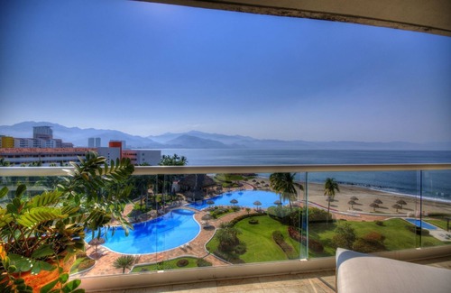 Marina Vallarta Condo | Elegant Ocean Front Condo! 4Br/4Ba