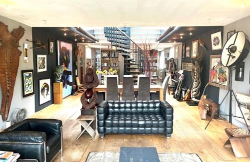 De Weteringschans Apartment | Elegant penthouse LOFT of 250 m2 in city centre with huge roofgarden 80 m2