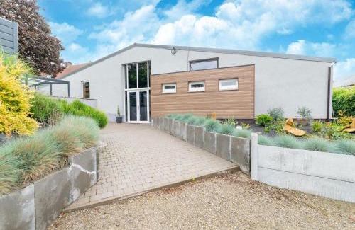 Ohey House | Elegant Place in Goesnes, cleaning included