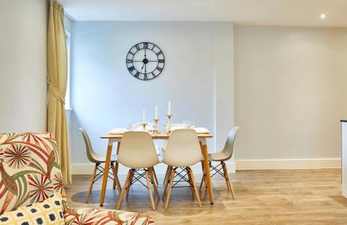 Peninsula Apartment | Elegant Plus Luxury Apartments