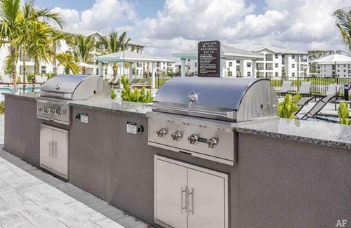 Eastwood Village Apartment | Elegant Pool & Hot Tub with Palm Trees #201