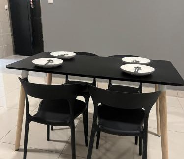 Sungai Buloh Apartment | Elegant Pool View Condo at Residensi Suasana Damai