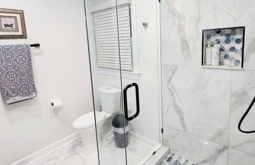 Dallas Other | Elegant Private Bedroom w/ Bath in a Cozy Farmhouse