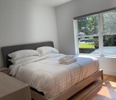 Ampere Apartment | Elegant Retreat Near EWR n NYC