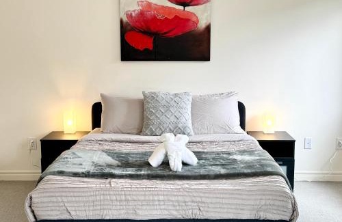 Brampton House | Elegant Retreat near Toronto Airport & Downtown