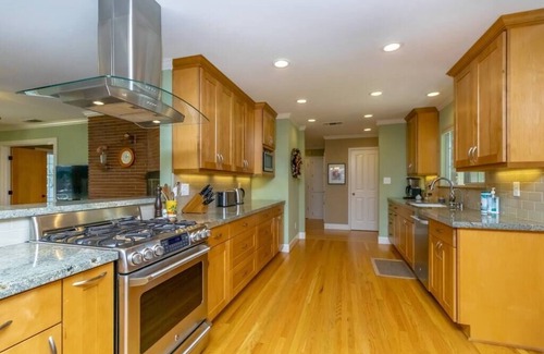 Central Sacramento House | Elegant River Park Sanctuary