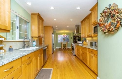 Central Sacramento House | Elegant River Park Sanctuary