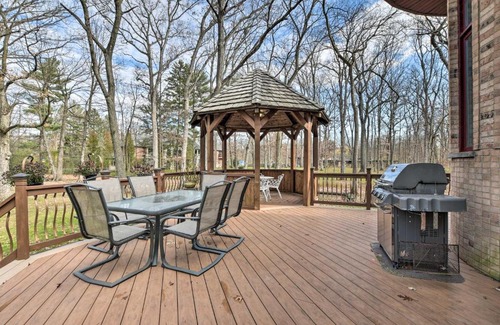 Riverwoods Villa | Elegant Riverwoods Escape with Private Sauna!