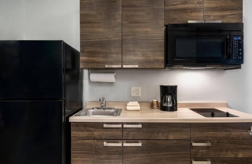 Beatrice Hotel | Elegant Room Pet Friendly Near Beatrice Speedway And Historical Museum Tours