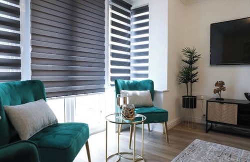 Langley Marish Apartment | Elegant & Serene 3-BR Retreat Minutes from London