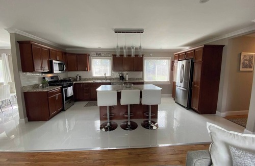 Harper Woods House | Elegant & spacious 3/2 Gem in Harper Woods