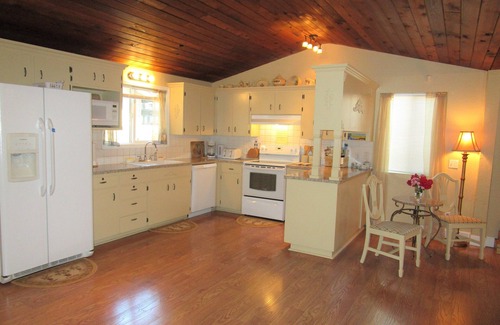 Creswell House | Elegant & Spacious Home! 5 Bed & 3 Bath, 15 min. to U of O, Sleeps 14, 174.00
