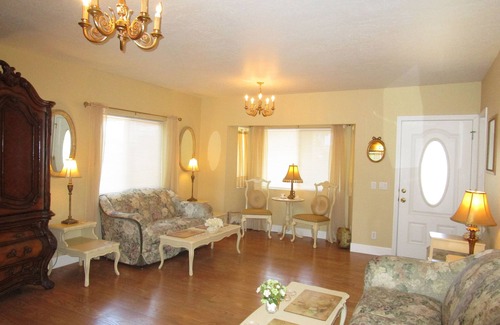 Creswell House | Elegant & Spacious Home! 5 Bed & 3 Bath, 15 min. to U of O, Sleeps 14, 174.00