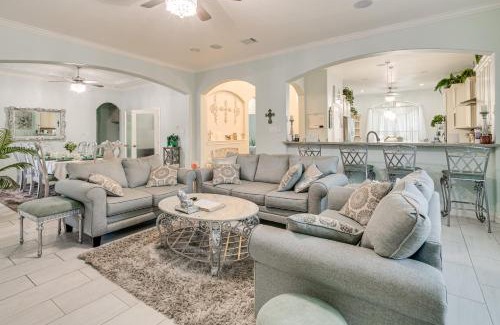 Spring House | Elegant Spring Home with Full Kitchen and Pool