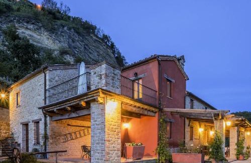 Monte San Martino Apartment | Elegant Stone House w Pool