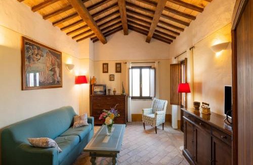 Monte San Martino Apartment | Elegant Stone House w Pool