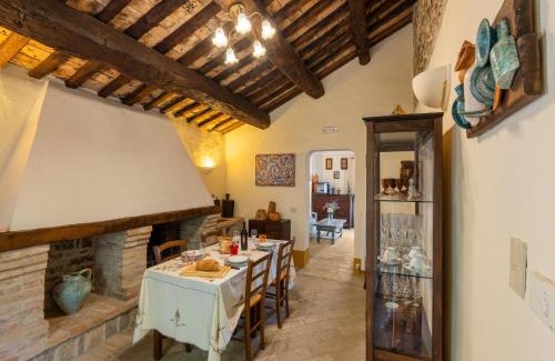Monte San Martino Apartment | Elegant Stone House w Pool