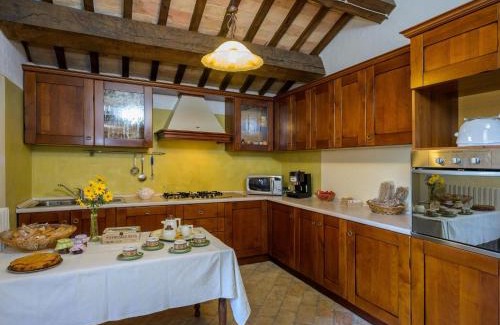 Monte San Martino Apartment | Elegant Stone House w Pool